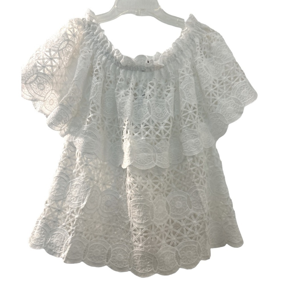 VIVID top, white lace, eyelet and embroidery. Open weave, short full sleeves.